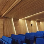 Akustik panel, ses yalıtımı, akustik panellerin faydaları, ofis akustiği, müzik stüdyosu, gürültü kontrolü, akustik panel seçimi, iç mekan ses düzenlemesi.